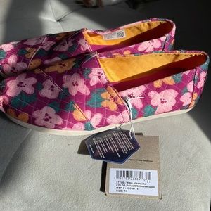 Tom’s size 7.5 women’s, floral, never worn w/tags